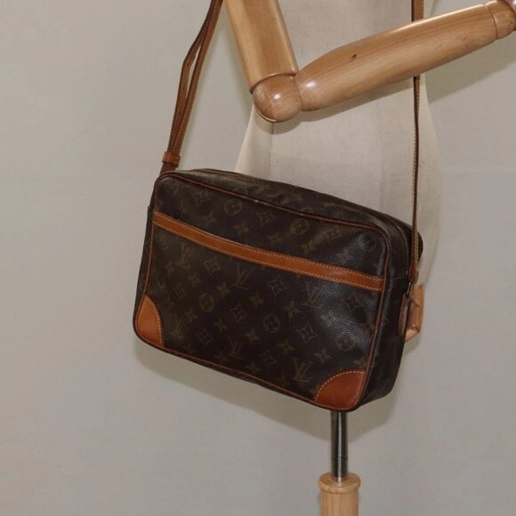 LOUIS VUITTON Monogram Trocadero 30 Shoulder Bag M51272 LV Auth 126406 - Picture 3 of 16